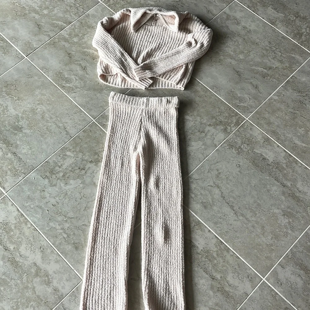 Soft set - Picture 1 of 3